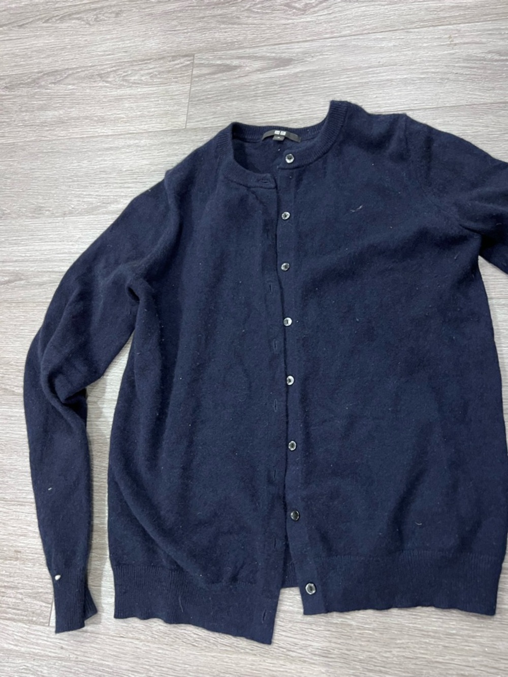 Uniqlo women’s Navy Button-Up Crew Cardigan 100% cashmere